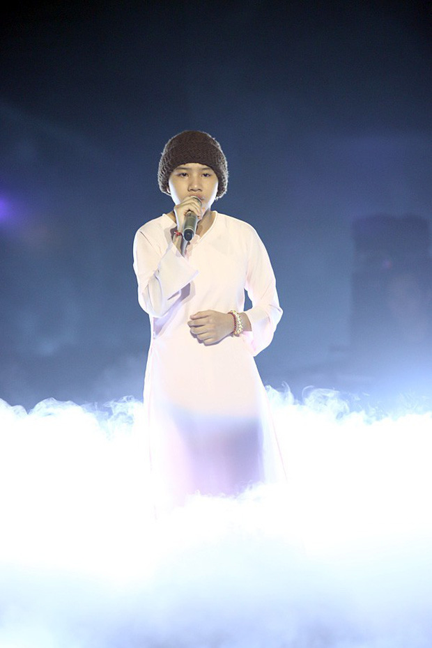 Á quân The Voice Kids 2014 từng gây sốt một thời với nhạc Trịnh, con nuôi của ca sĩ Quang Lê hiện sống sao?-5