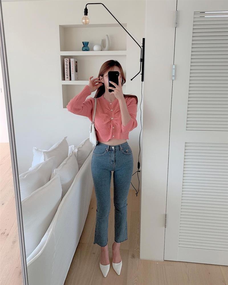 Kiểu quần jeans đang hot ngang ngửa jeans ống rộng: Sang chảnh, kéo chân tít tắp-7