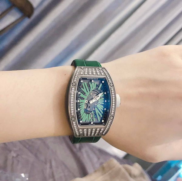 Các chị bán hàng online máu mặt ai cũng giàu: Nhà - xe dăm ba cái, chán biệt thự thì ở chung cư, đồ hiệu chật kín tủ, vi vu sang chảnh suốt ngày-36