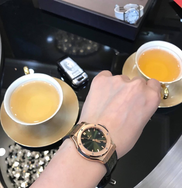 Các chị bán hàng online máu mặt ai cũng giàu: Nhà - xe dăm ba cái, chán biệt thự thì ở chung cư, đồ hiệu chật kín tủ, vi vu sang chảnh suốt ngày-37