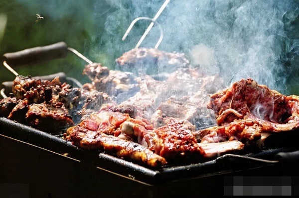 Người phụ nữ 30 tuổi phát hiện mắc ung thư trực tràng giai đoạn cuối vì thường xuyên ăn loại thịt nhiều người vô cùng yêu thích-2