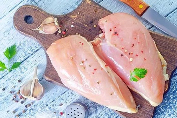 Ăn nhiều ức gà để giảm cân, người đàn ông phải nhập viện và được chẩn đoán bị tổn thương thận-1