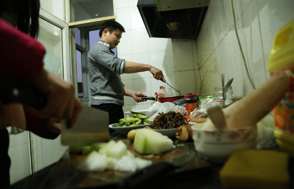 Người phụ nữ được chẩn đoán mắc ung thư gan giai đoạn cuối, bác sĩ nói nguyên nhân từ 1 thói quen khó bỏ khi ăn rau mà rất nhiều người phạm phải-1