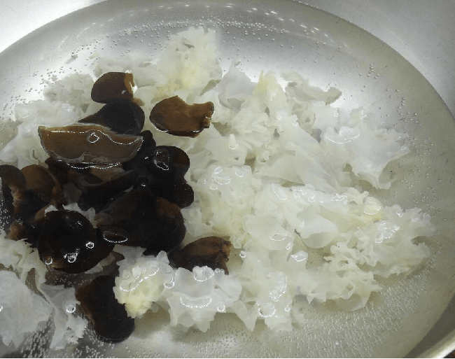 Người phụ nữ được chẩn đoán mắc ung thư gan giai đoạn cuối, bác sĩ nói nguyên nhân từ 1 thói quen khó bỏ khi ăn rau mà rất nhiều người phạm phải-3