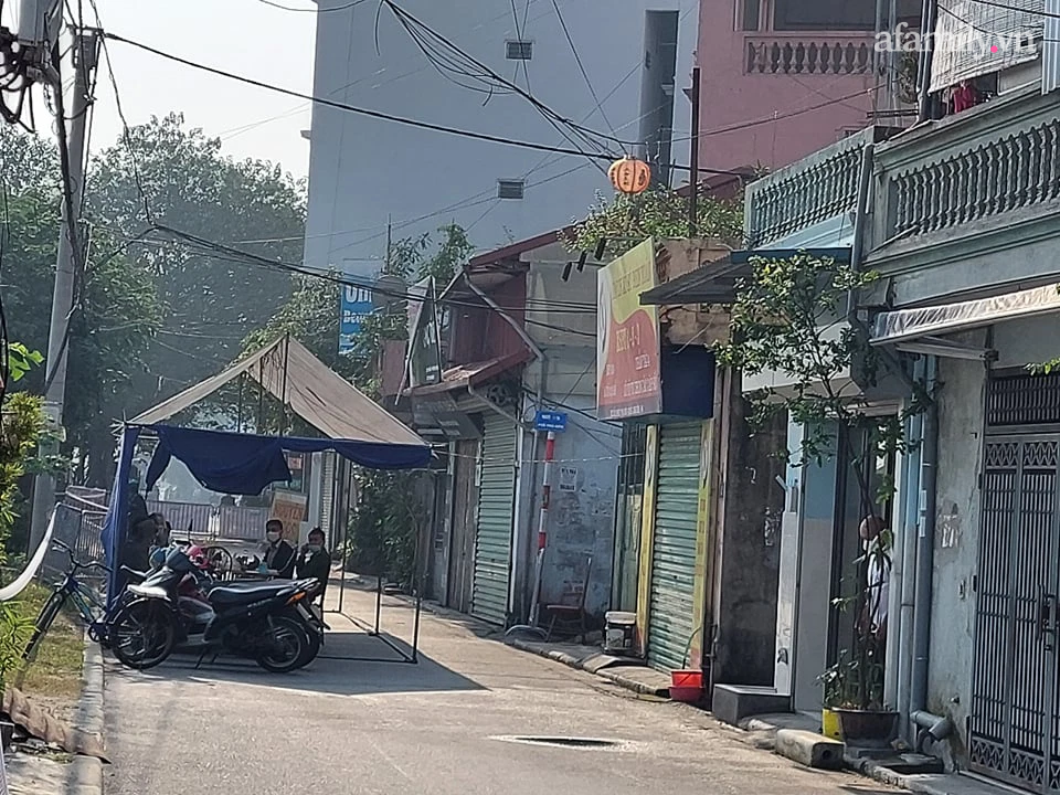 Hà Nội: Phong tỏa tạm thời con ngõ xuất hiện 3 ca mắc COVID-19 cộng đồng ở Long Biên-2