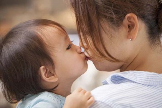 Dù là mối quan hệ thân thiết thì bố mẹ đừng cả nể, hãy biết từ chối đúng lúc vì sự an toàn của con nhỏ