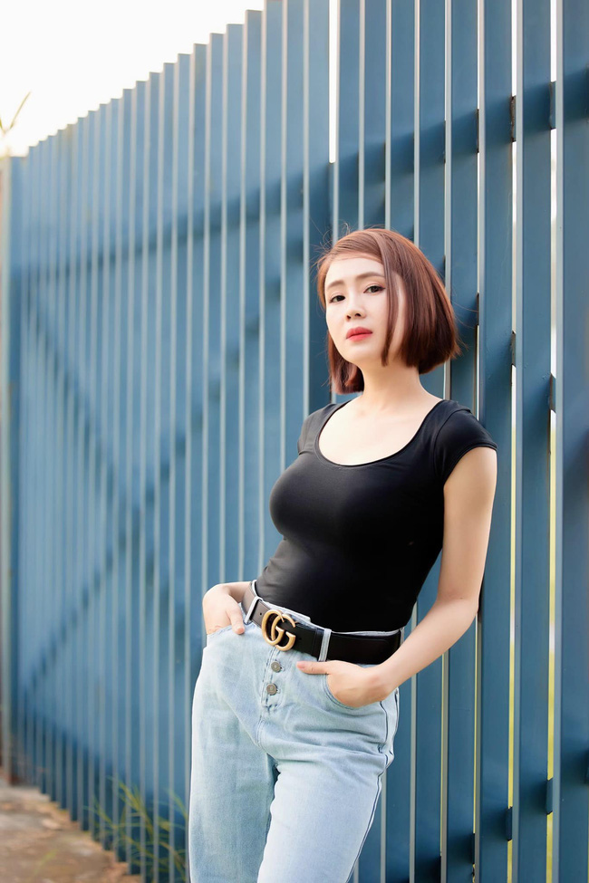 Hồng Diễm nhiều lần diện đồ xì tin nhưng nhờ nhan sắc trẻ trung mà không bị lạc quẻ-3