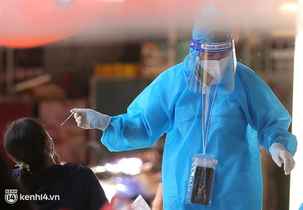 Hà Nội: Đồng loạt phát thông báo khẩn, tìm người từng đến nhiều địa điểm liên quan Covid-19-1