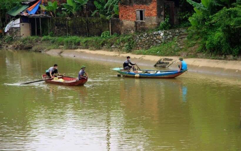 Hiện trường tìm thấy thi thể bé trai 8 tuổi dưới sông sau 2 ngày mất tích khi chơi bóng cùng bạn ở Nghệ An-2