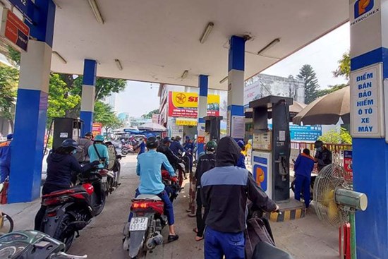 Cú tăng sốc từ 16h chiều nay, giá xăng dầu vượt 24 nghìn đồng/lít