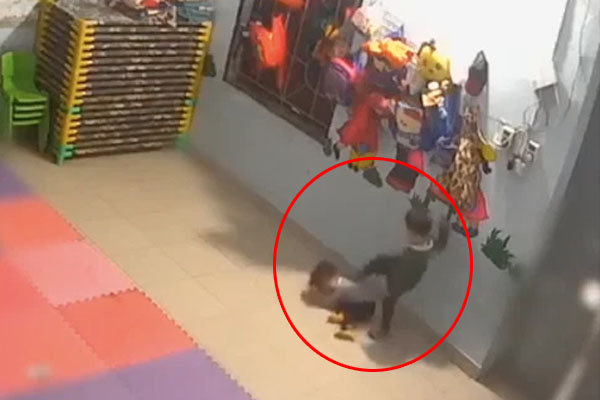 Bé gái mới sinh ai cũng khen mũi cao, vài tháng sau mũi tự nhiên tẹt khiến bố mẹ ngỡ ngàng, ngơ ngác-6