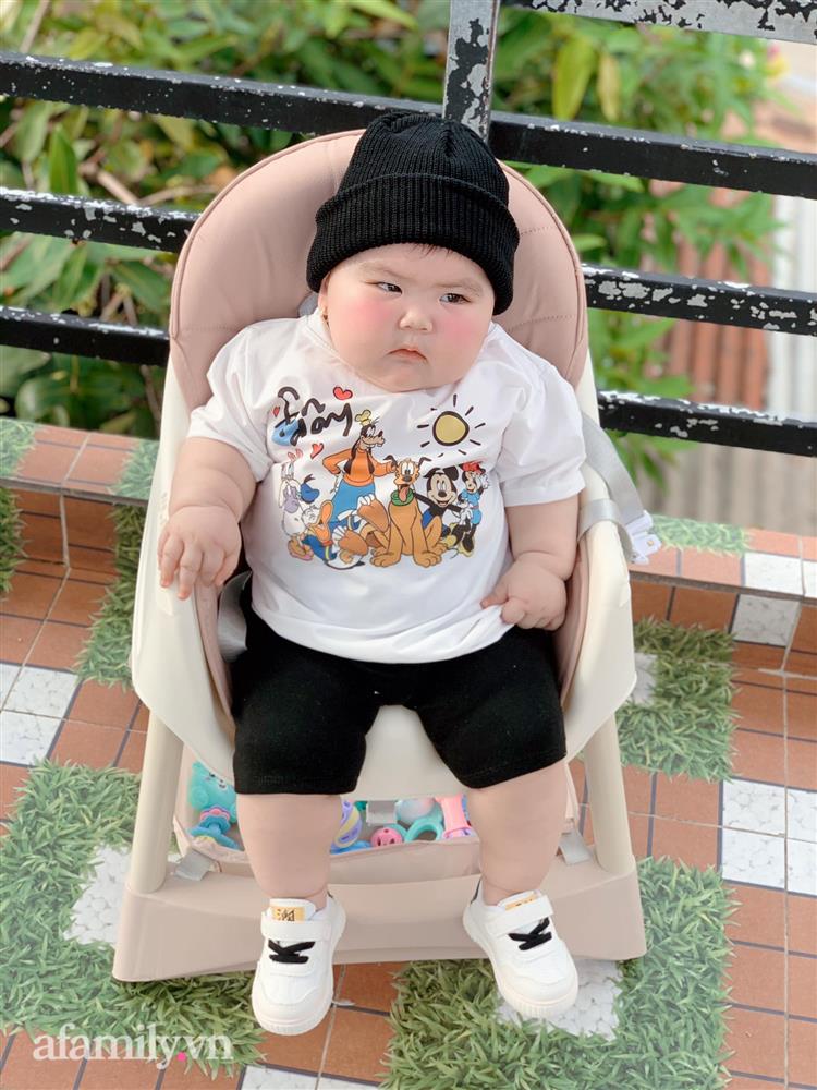 Bé gái 6 tháng tuổi đã nặng tới 13kg, các mẹ thi nhau xin vía cân nặng nhưng mẹ bé lại quyết định cắt cữ sữa của con-6