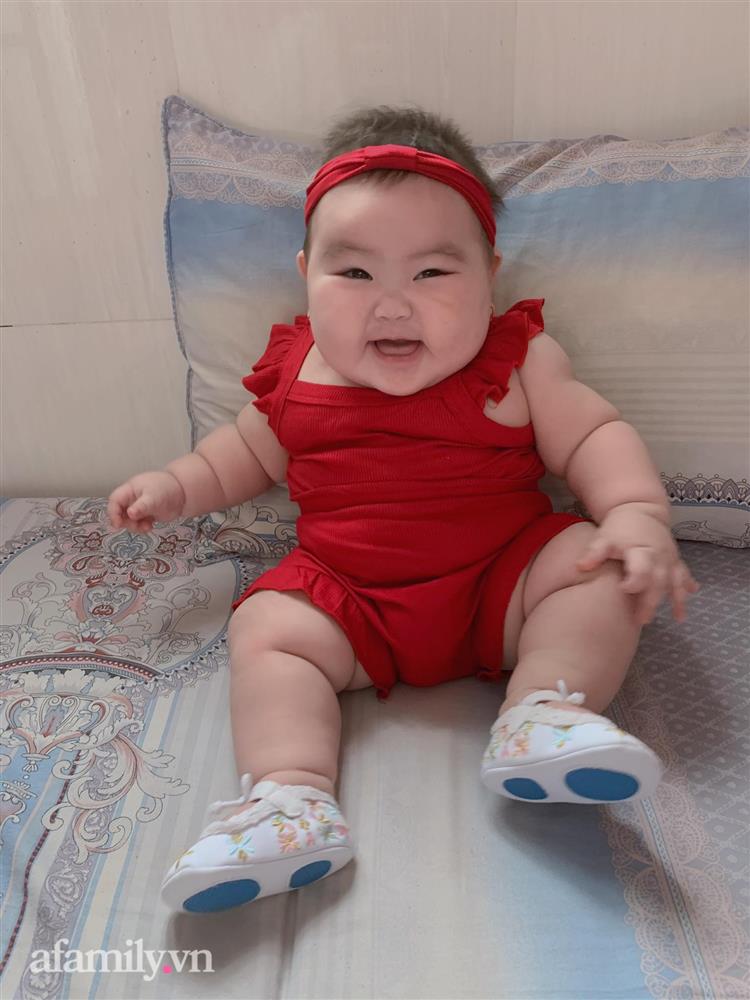 Bé gái 6 tháng tuổi đã nặng tới 13kg, các mẹ thi nhau xin vía cân nặng nhưng mẹ bé lại quyết định cắt cữ sữa của con-7