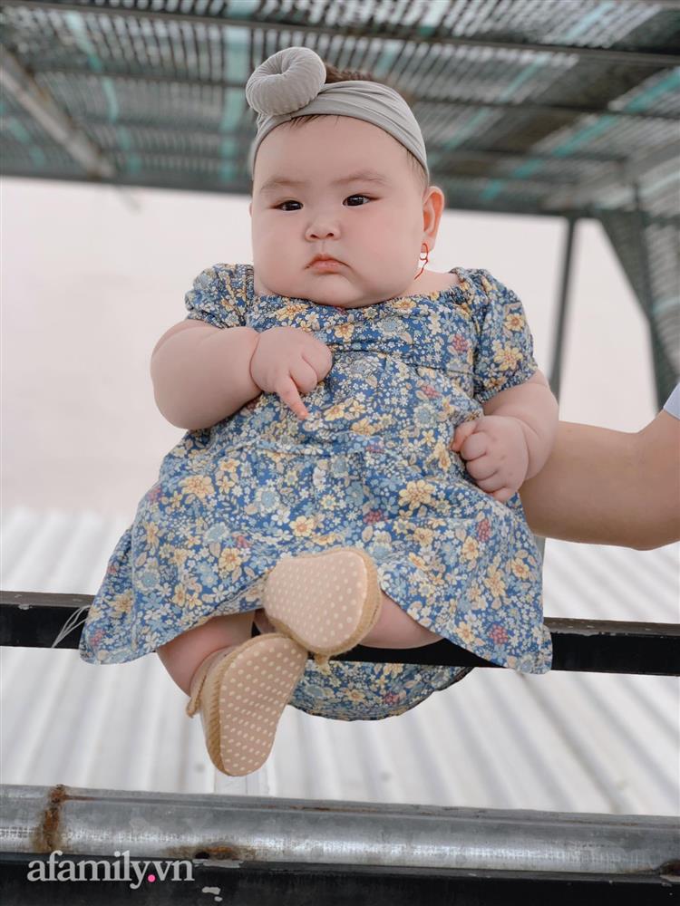 Bé gái 6 tháng tuổi đã nặng tới 13kg, các mẹ thi nhau xin vía cân nặng nhưng mẹ bé lại quyết định cắt cữ sữa của con-10