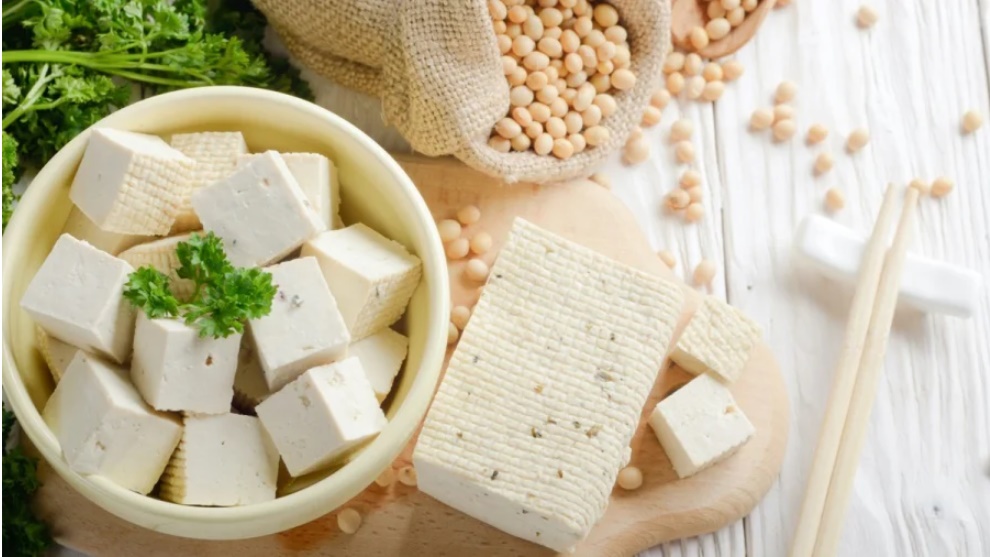Người làm đậu phụ lâu năm chỉ cách phân biệt đậu phụ sạch và loại có chứa thạch cao, ai cũng cần biết-1