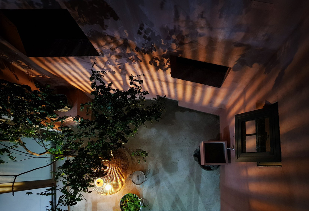Nhà Mái Đỏ ở Quảng Ngãi thắng giải do tạp chí Quốc tế bình chọn: Nếp sống làng quê tái hiện bằng vườn trên mái, bếp củi và khu nuôi gà giữa căn nhà đầy chất nghệ-15