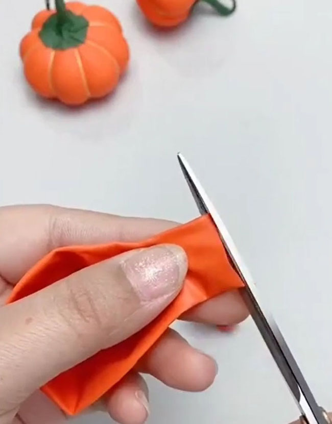 Hướng dẫn mẹ và bé cách làm trái bí ngô siêu cute”, nguyên liệu dễ tìm cho ngày Halloween của con thêm vui-2