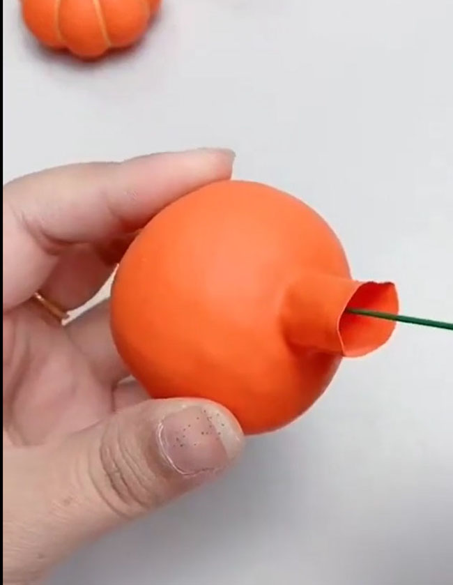 Hướng dẫn mẹ và bé cách làm trái bí ngô siêu cute”, nguyên liệu dễ tìm cho ngày Halloween của con thêm vui-4