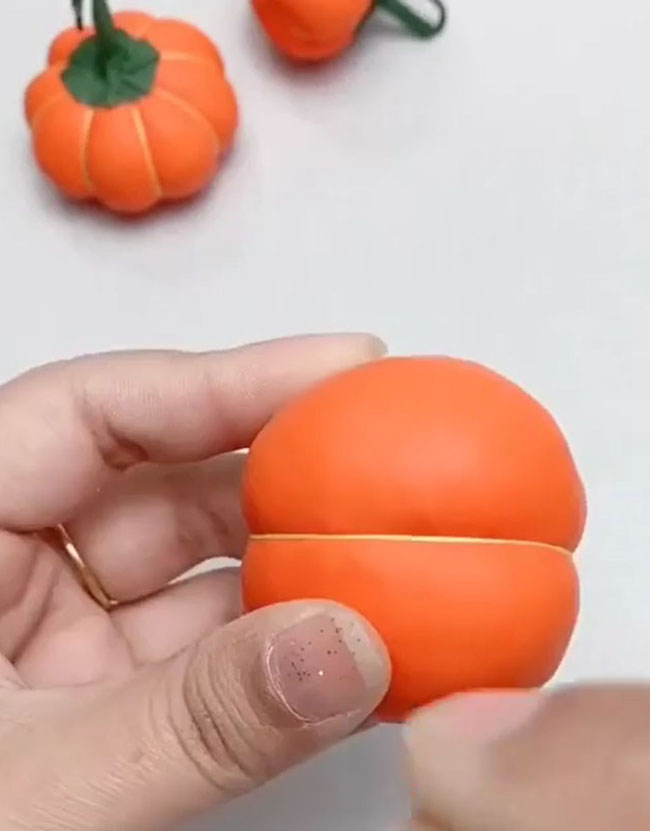 Hướng dẫn mẹ và bé cách làm trái bí ngô siêu cute”, nguyên liệu dễ tìm cho ngày Halloween của con thêm vui-5