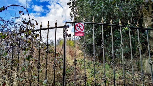 Cả gia đình chết không còn ai, nhà bị chính quyền thu giữ bỏ hoang 30 năm, cảnh tượng bên trong gây lạnh sống lưng-1