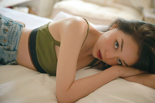 Bạn gái thiếu gia tung series ảnh bốc lửa nhưng bị soi vòng 1 biến hoá khôn lường, lúc căng đét, lúc lại như có như không...-4