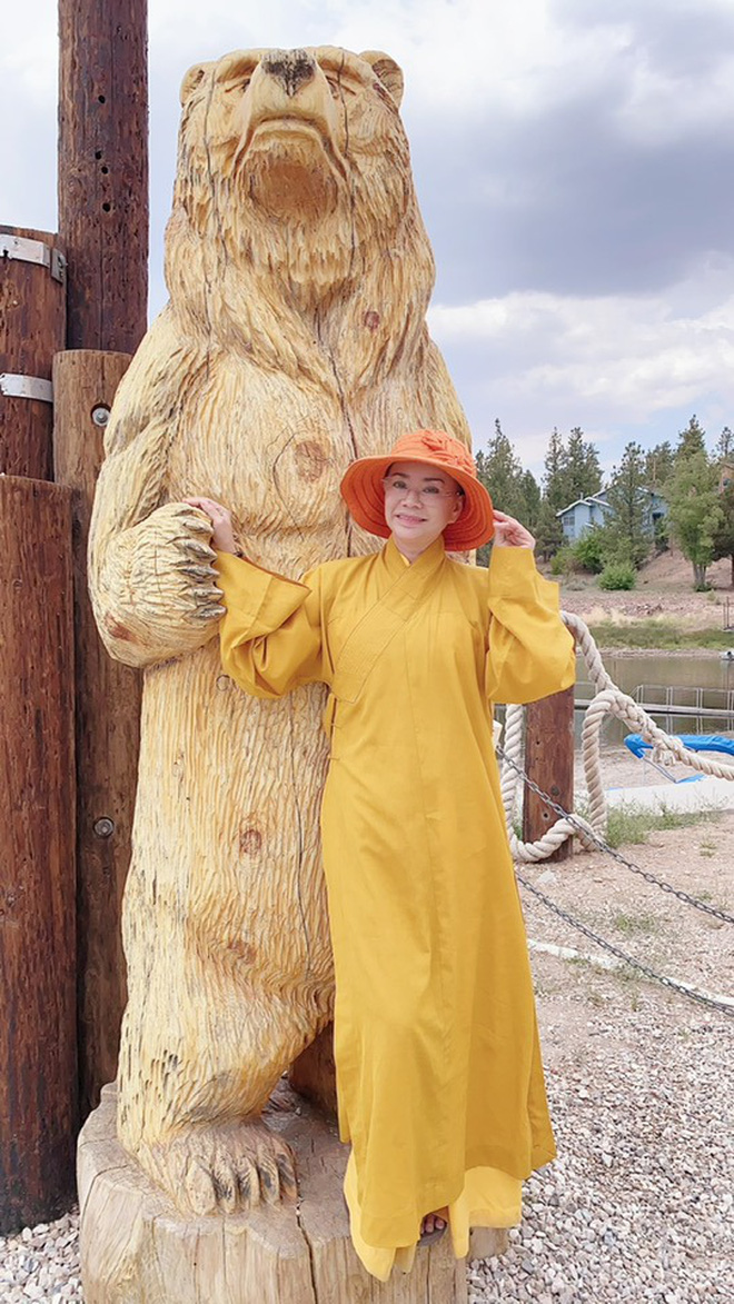 Hoa hậu Vbiz từng là tay chơi đồ hiệu và sống chanh sả bất ngờ xuất gia, cuộc sống 6 năm qua thay đổi ra sao?-15