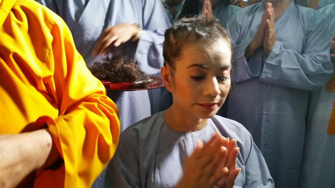 Hoa hậu Vbiz từng là tay chơi đồ hiệu và sống chanh sả bất ngờ xuất gia, cuộc sống 6 năm qua thay đổi ra sao?-8