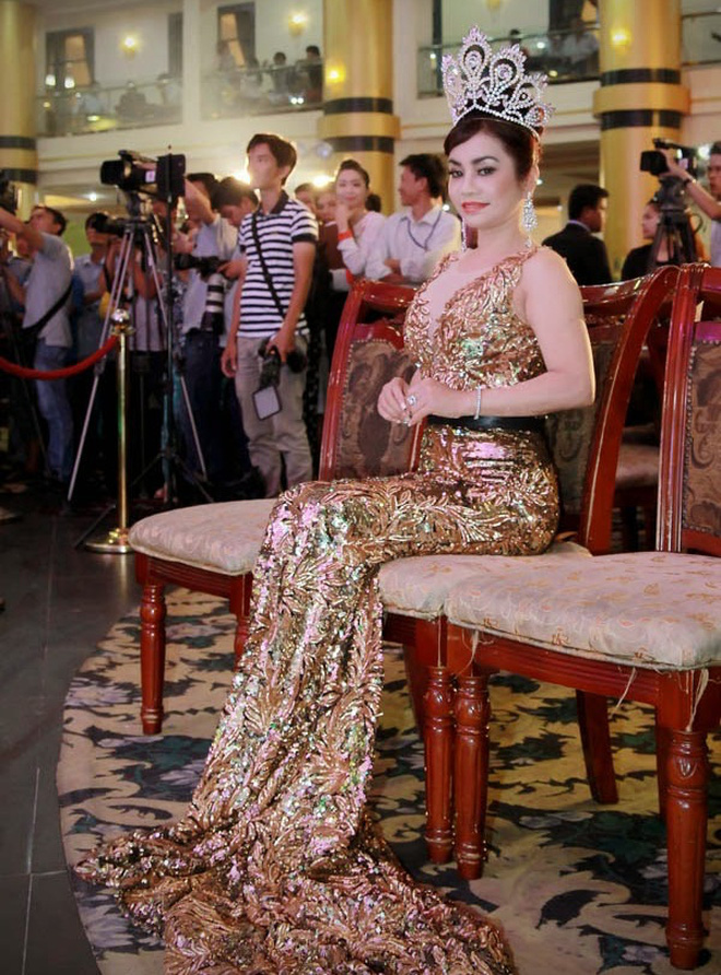 Hoa hậu Vbiz từng là tay chơi đồ hiệu và sống chanh sả bất ngờ xuất gia, cuộc sống 6 năm qua thay đổi ra sao?-3