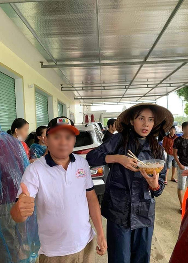 Lúc trước, ai chụp được tấm hình với Hoài Linh khoe cả thế giới, giờ họ quay lại chửi-6