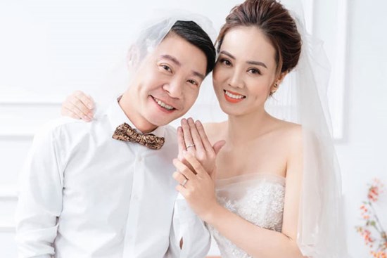 Vợ Công Lý lên tiếng chuyện xì xào chồng phải nằm viện dài ngày: Em càng thương và xót xa!