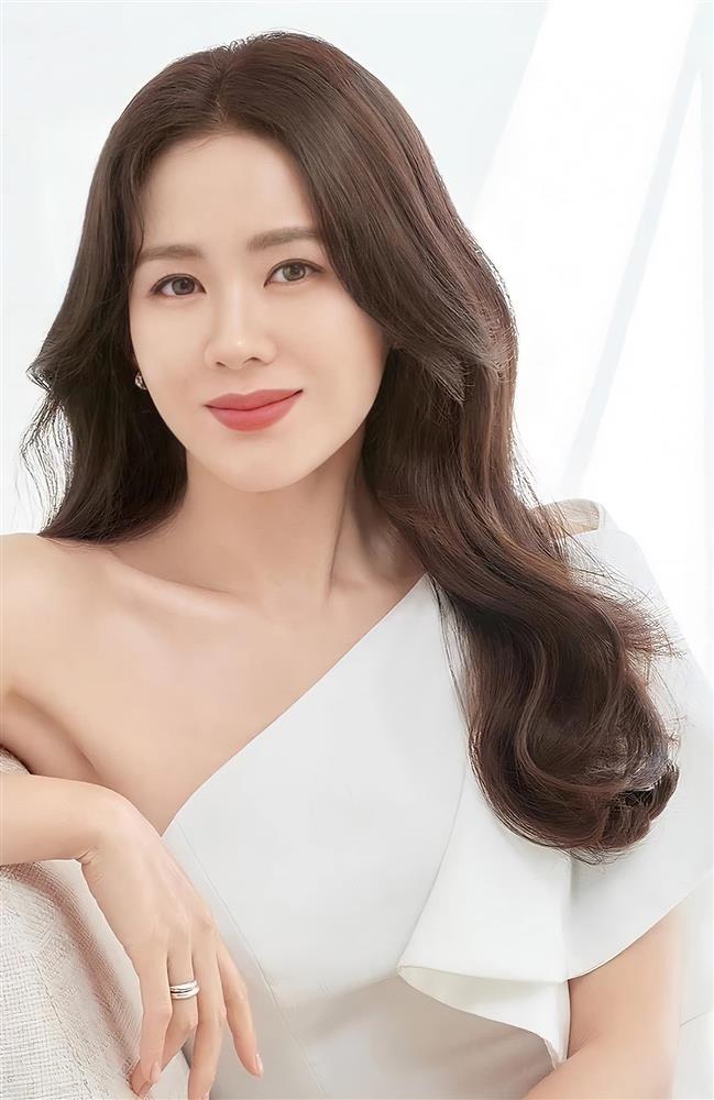 Son Ye Jin đẹp thế nhưng vẫn không cân nổi một kiểu tóc, fan la ó không ngớt vì lý do này-5