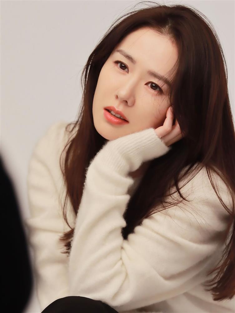 Son Ye Jin đẹp thế nhưng vẫn không cân nổi một kiểu tóc, fan la ó không ngớt vì lý do này-6