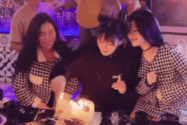 Thốt ra đúng 1 câu lạnh như tiền, người lạ mặt đã cứu Lê Bống khỏi vụ bị chỉ trích ăn uống vô duyên, như chết đói-2