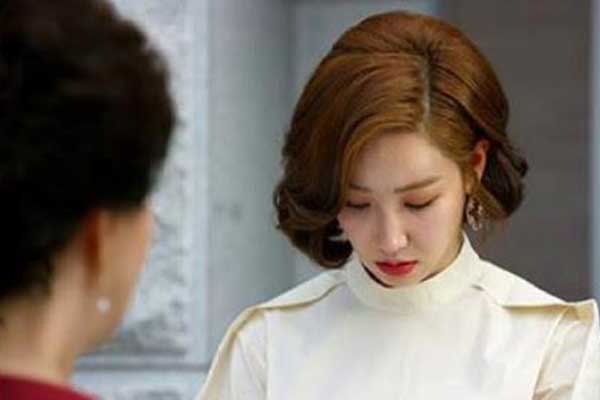 Cưới xong, bố mẹ tặng cho tôi một căn nhà, sau khi đi nghỉ về nhìn thấy hành lý để ở cửa tôi quyết định bán nhà-1