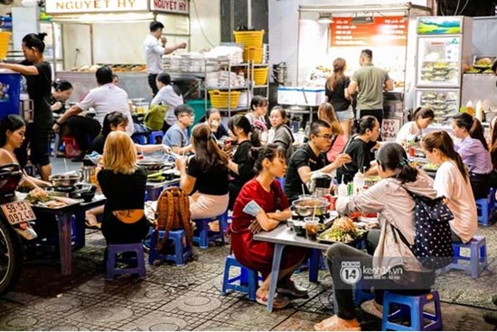 NÓNG: Từ 28/10, hàng quán ăn uống ở TP.HCM được phục vụ tại chỗ