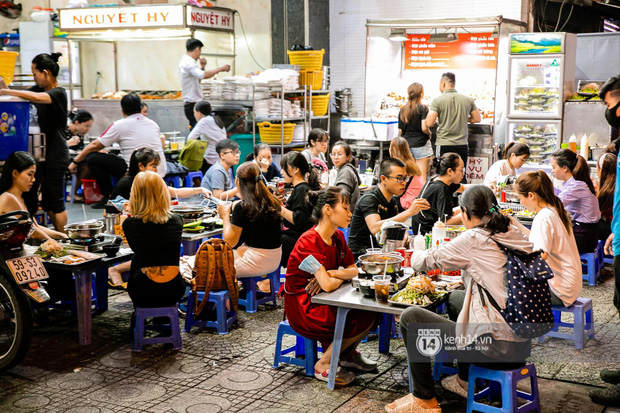 NÓNG: Từ 28/10, hàng quán ăn uống ở TP.HCM được phục vụ tại chỗ-1