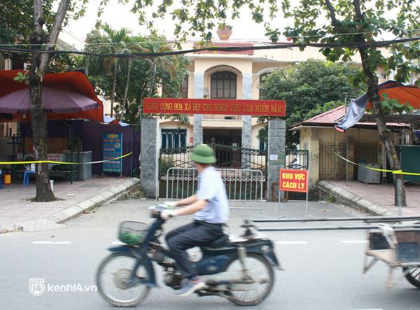 Ảnh: Phong toả Toà án huyện và nhiều địa điểm ở Hà Nội sau ca mắc Covid-19-1