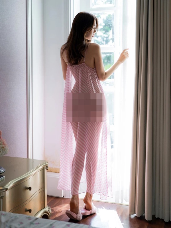 Sốc trước hình ảnh phô full da thịt của Ngọc Trinh, bị dân mạng ném đá vì cho rằng quá phản cảm-2