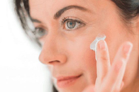 Bác sĩ muốn chị em nhớ đúng 4 bí kíp skincare mùa đông để da căng mướt 24/7