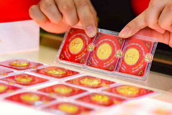 Giá vàng hôm nay 28/10: USD giảm mạnh, vàng đi xuống