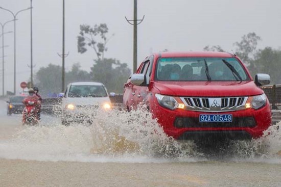 Hà Nội trở lạnh, miền Trung mưa lớn