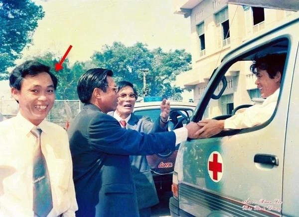 Bất ngờ với ảnh thời trẻ của ông Dũng lò vôi nhìn chẳng khác gì diễn viên điện ảnh, hội chị em chắc đổ ầm ầm cho mà coi!-2