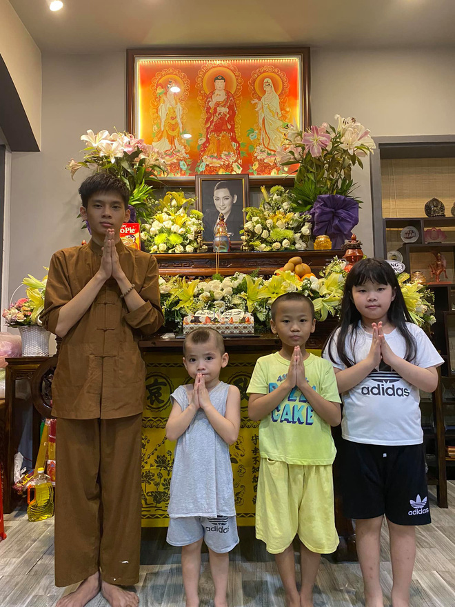 Hình ảnh chưa từng công bố sau 1 tháng ca sĩ Phi Nhung qua đời: Các con nuôi bơ vơ đội tang, nhìn cháu ngoại mà chạnh lòng!-7