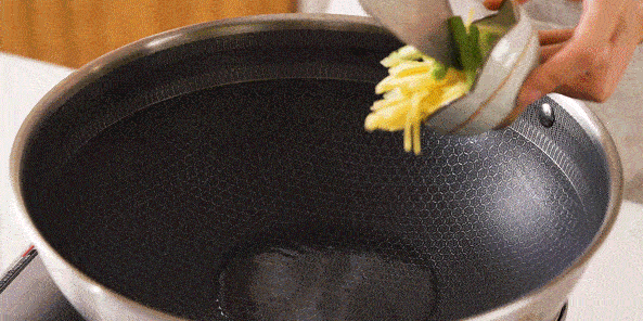 Công thức xào bắp bò chua cay siêu ngon, ăn không bị ngán lại đảm bảo lạ miệng và tốn cơm trong ngày mưa lạnh-8