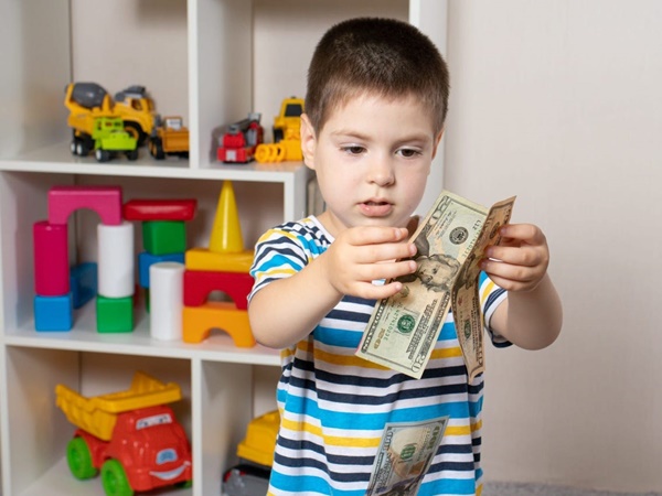 9 bài học về tiền bạc cha mẹ nên dạy trẻ từ sớm-5