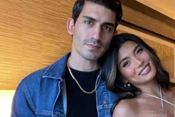 Khoảnh khắc kinh hoàng: Nữ phóng viên bị bắn chết trên sóng truyền hình trực tiếp, giây phút ngã gục bị trình chiếu cho hàng triệu người xem-8