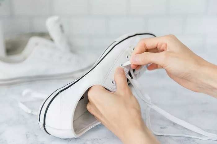 7 bước làm sạch dây giày trắng đơn giản lại hiệu quả, bạn đã biết chưa?-2