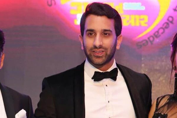 Vừa cưới vợ người mẫu xinh đẹp được 2 tháng, triệu phú nổi tiếng chết bí ẩn tại tư dinh-1