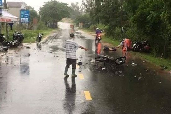 Quảng Nam: 3 xe máy tông nhau, 3 người tử vong