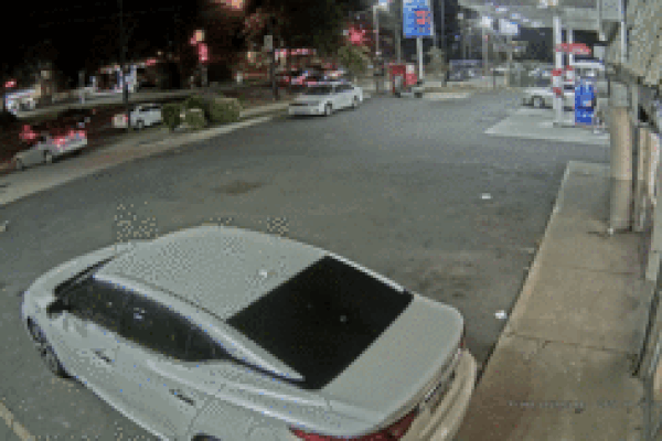 Khoảnh khắc xe điên đâm bay hàng loạt phương tiện và ngươi đi đường-1